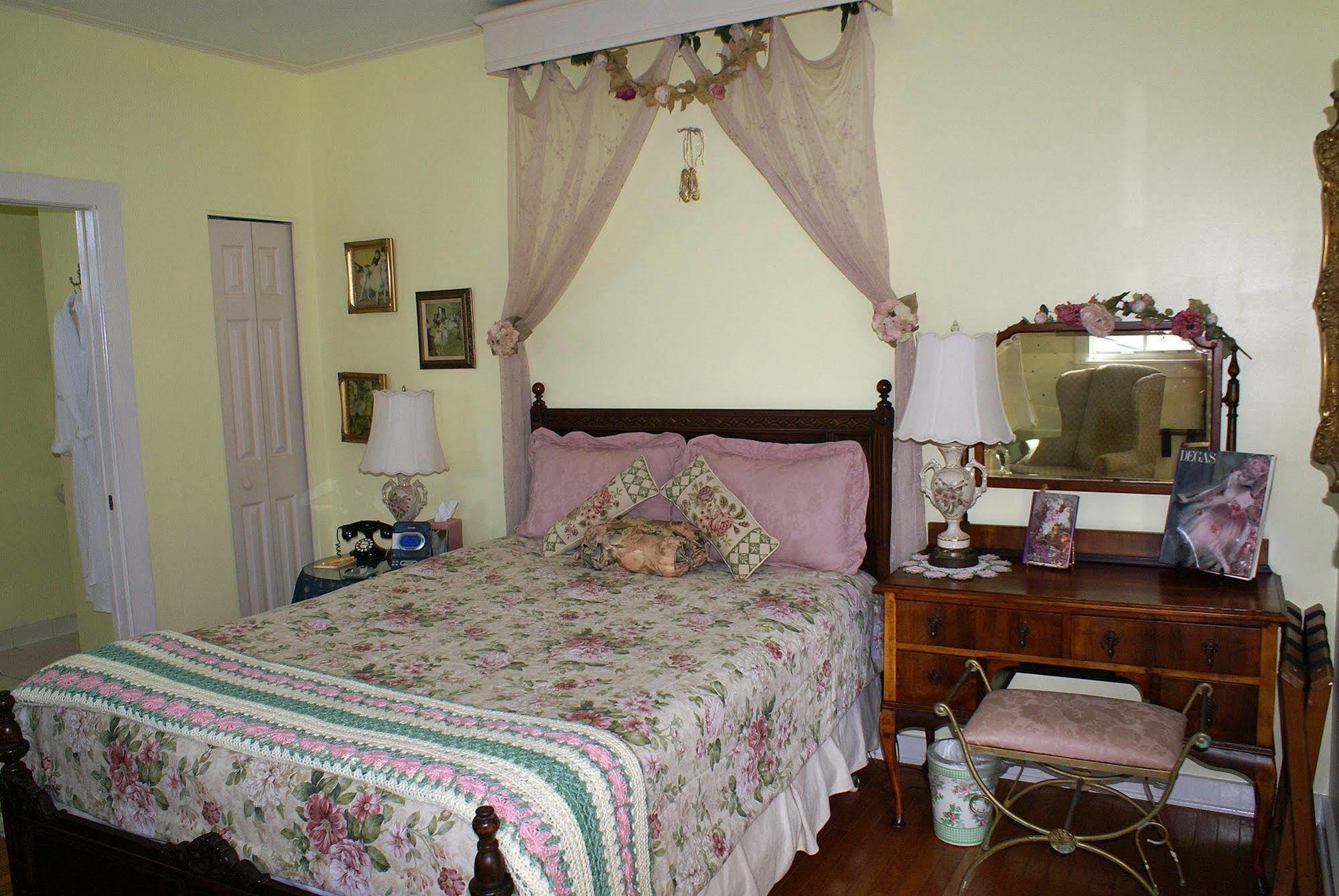 Sabal Palm House Bed And Breakfast Lake Worth Beach Eksteriør billede